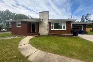 820 Cedar Ave, Waukegan, IL 60085 - Photo 2