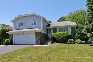 16 S Emerald Ave, Mundelein, IL 60060 - Photo 1