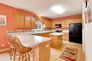 5660 Trinity Ct, Gurnee, IL 60031 - Photo 8
