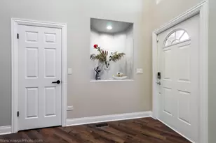 1907 E Grand Ave, Lindenhurst, IL 60046 - Photo 12