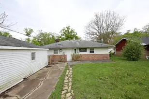 366 Blackhawk Dr, Park Forest, IL 60466 - Photo 4