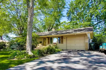 170 Westview Street, Hoffman Estates, IL 60169 - Photo 2