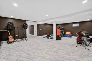 8931 Sandra Ln, Hickory Hills, IL 60457 - Photo 22