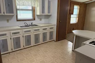 173 Greenview Rd, Centralia, IL 62801 - Photo 6