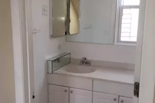 1237 W Wellington Ave, Chicago, IL 60657 - Photo 20