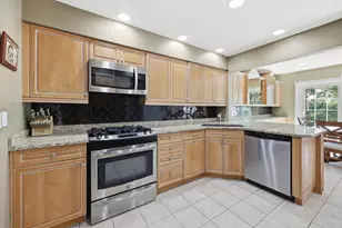 702 Clover Hill Ct, Elk Grove Village, IL 60007 - Photo 8