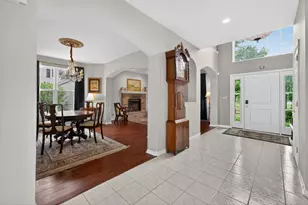 2560 Mc Duffee Cir, North Aurora, IL 60542 - Photo 2