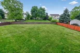 2560 Mc Duffee Cir, North Aurora, IL 60542 - Photo 28