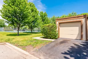 800 Shawnee Trail, Roselle, IL 60172 - Photo 2