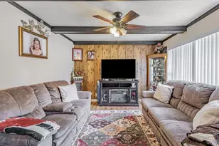 1045 Palace St, Aurora, IL 60506 - Photo 2