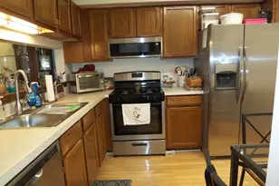 1069 Talbots Ln, Elk Grove Village, IL 60007 - Photo 2
