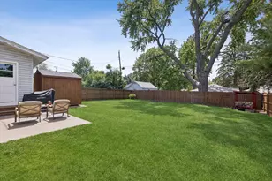 221 Koch Dr, Genoa, IL 60135 - Photo 18