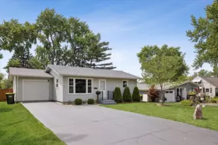 221 Koch Dr, Genoa, IL 60135 - Photo 2