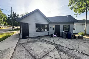 435 Washington St, Elgin, IL 60123 - Photo 1