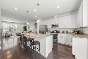 821 W Chase Ln, Palatine, IL 60067 - Photo 10