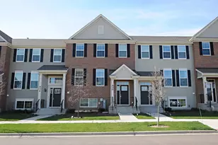 530 Cimmaron Cir, Crystal Lake, IL 60012 - Photo 1