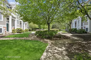 2222 Daybreak Dr, Aurora, IL 60503 - Photo 2
