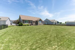 2331 Coventry Cir S, Sycamore, IL 60178 - Photo 34