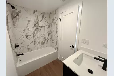 3710 N Kenmore Avenue #2, Chicago, IL 60613 - Photo 10