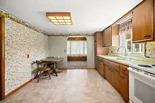 105 N 6th St, Ashkum, IL 60911 - Photo 4