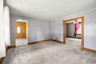 105 N 6th St, Ashkum, IL 60911 - Photo 10