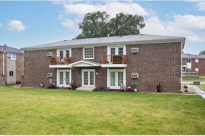 310 Wilshire Drive, Sandwich, IL 60548 - Photo 2