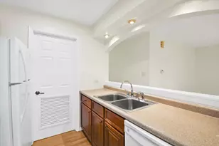 329 Grissom Ct, Hoffman Estates, IL 60169 - Photo 10