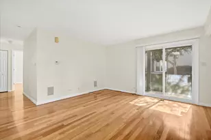 329 Grissom Ct, Hoffman Estates, IL 60169 - Photo 6