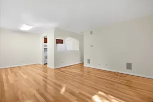 329 Grissom Ct, Hoffman Estates, IL 60169 - Photo 4