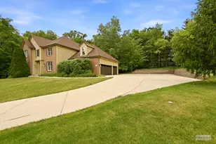 97 Crooked Creek Dr, Yorkville, IL 60560 - Photo 2