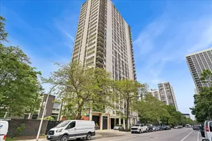 1355 N Sandburg Terrace, Chicago, IL 60610 - Photo 1