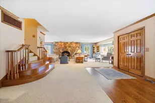 2 Breckenridge Dr, Bloomington, IL 61701 - Photo 2