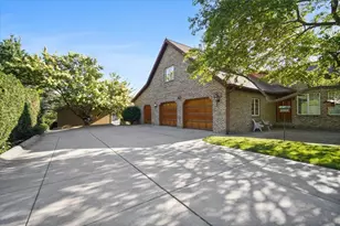 2 Breckenridge Dr, Bloomington, IL 61701 - Photo 60