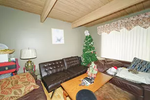 389 Meadow Green Ln, Round Lake Beach, IL 60073 - Photo 2