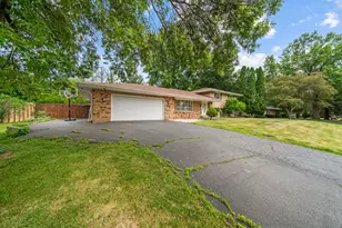 1393 Bryn Mawr St, Rockford, IL 61107 - Photo 4
