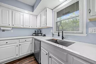 1393 Bryn Mawr St, Rockford, IL 61107 - Photo 14
