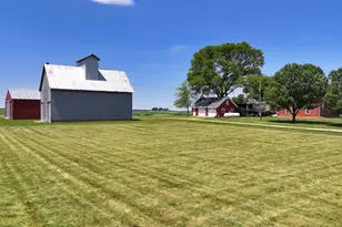 17331 Hillside Rd, Morrison, IL 61270 - Photo 2