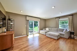 381 Grayfriars Ln, Inverness, IL 60067 - Photo 10