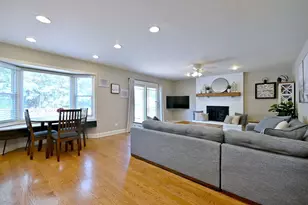 1350 W Barnwall Dr, Addison, IL 60101 - Photo 14