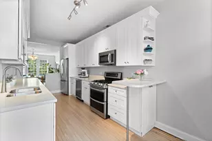 510 W Surf St, Chicago, IL 60657 - Photo 16