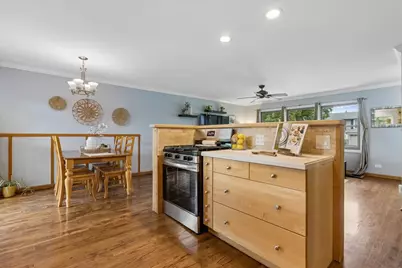 407 W Tanglewood Drive, Arlington Heights, IL 60004 - Photo 10