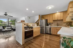 407 W Tanglewood Dr, Arlington Heights, IL 60004 - Photo 8