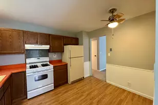 8421 Hickory Nut Grove Rd, Cary, IL 60013 - Photo 10