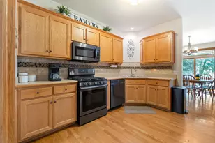 10711 Canterbury Dr, Mokena, IL 60448 - Photo 2