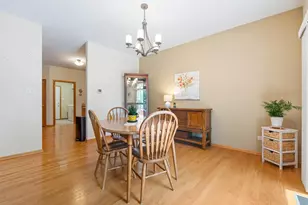 10711 Canterbury Dr, Mokena, IL 60448 - Photo 4