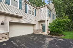 641 Bridle Ct, Lakemoor, IL 60051 - Photo 2