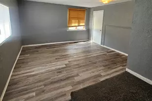 218 Oakwood Ave, Rockford, IL 61101 - Photo 12