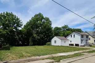 218 Oakwood Ave, Rockford, IL 61101 - Photo 2