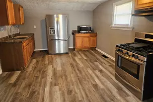 218 Oakwood Ave, Rockford, IL 61101 - Photo 8
