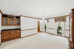 107 Roxborough Pl, Inverness, IL 60010 - Photo 6
